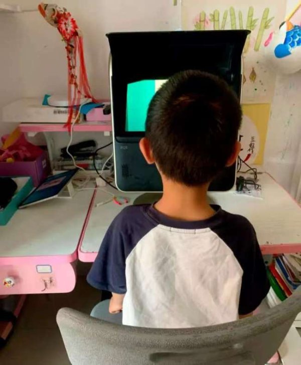 国荣配资 破解51.9%“近环境”困局，专家呼吁科技赋能青少年眼健康